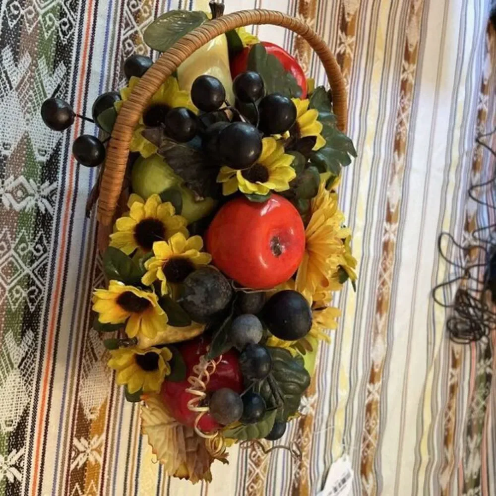 A Teleflora Gift Fruit‎ Basket